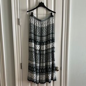 Elegant Green and White Patterned Skirt